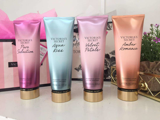 Lovely Vs. Victoria's Secret Presentación Tradicional Crema.